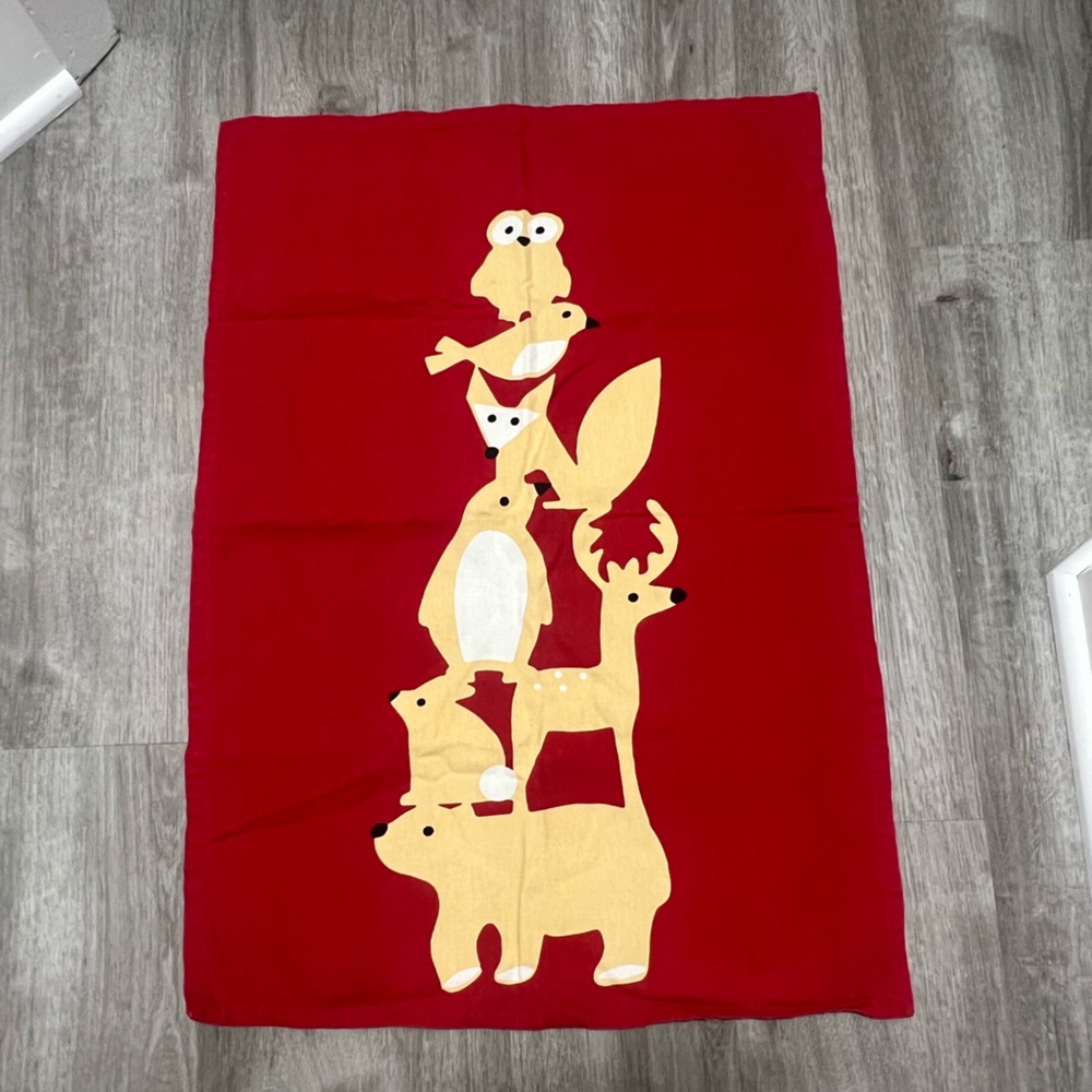 Crate&Barrel‎ Christmas Red Kitchen Towel w/ Winter Critters